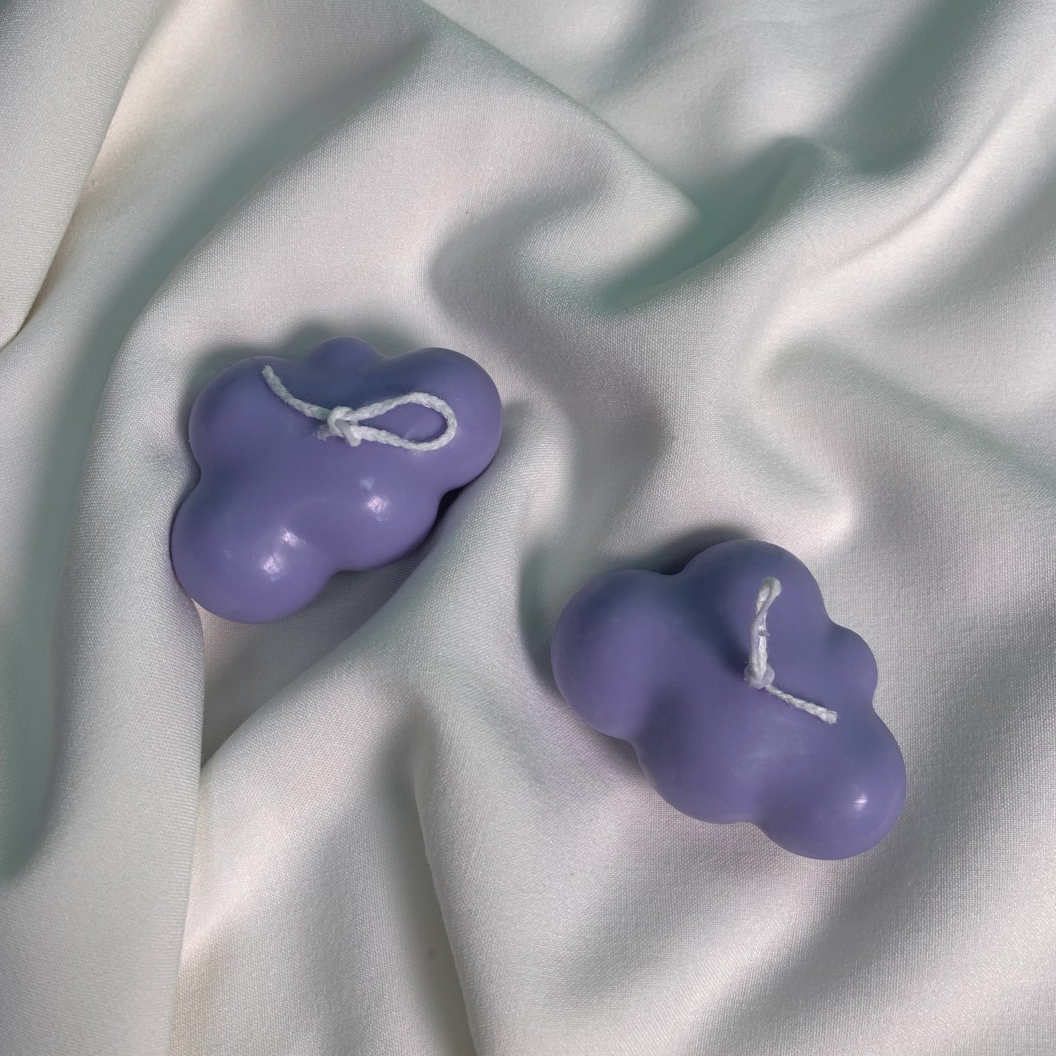 cloud candle in lavender color, lightly scented with summerberries freesia